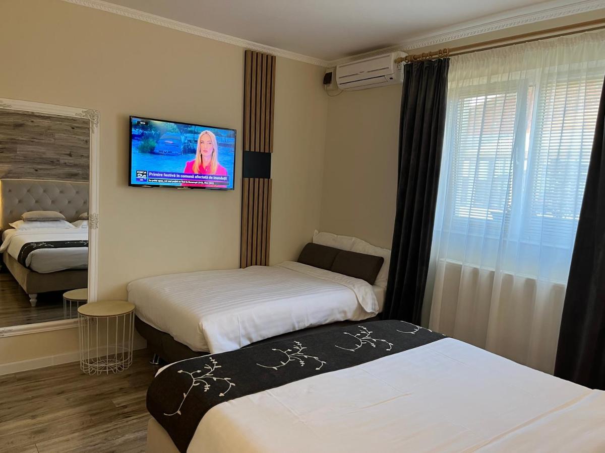 Noble House Oradea Hotel Ngoại thất bức ảnh