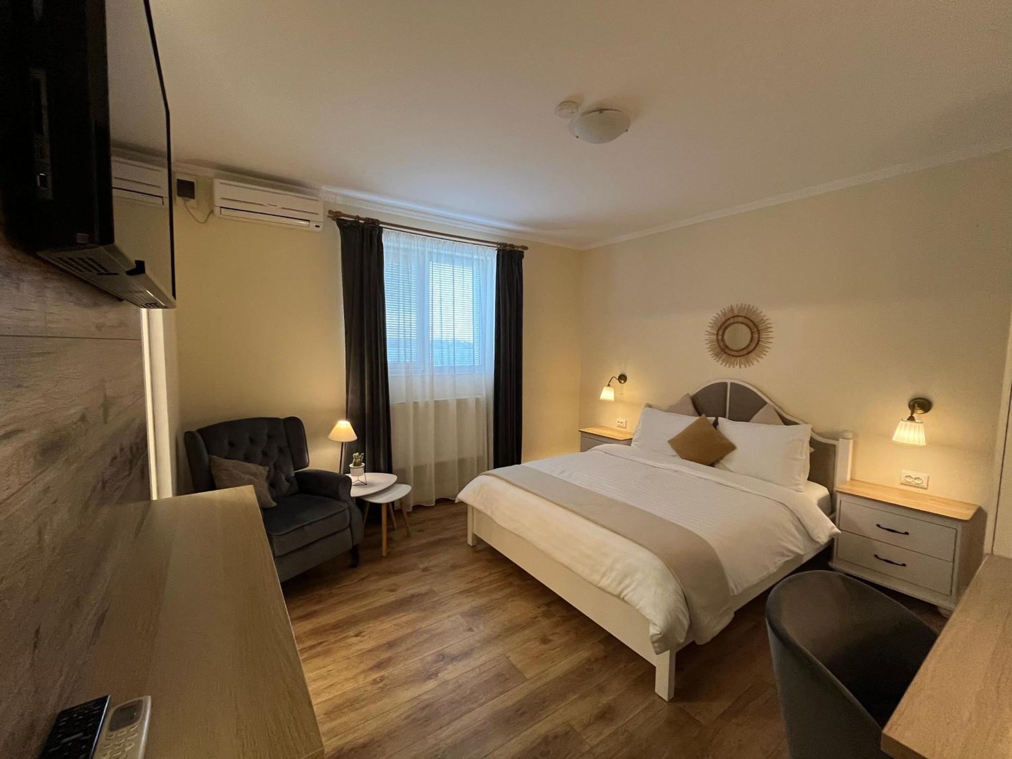 Noble House Oradea Hotel Ngoại thất bức ảnh