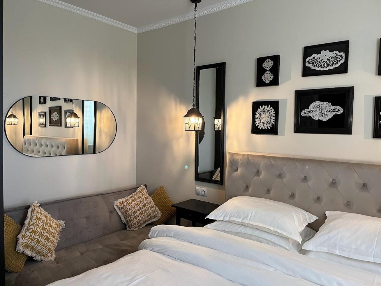 Noble House Oradea Hotel Ngoại thất bức ảnh